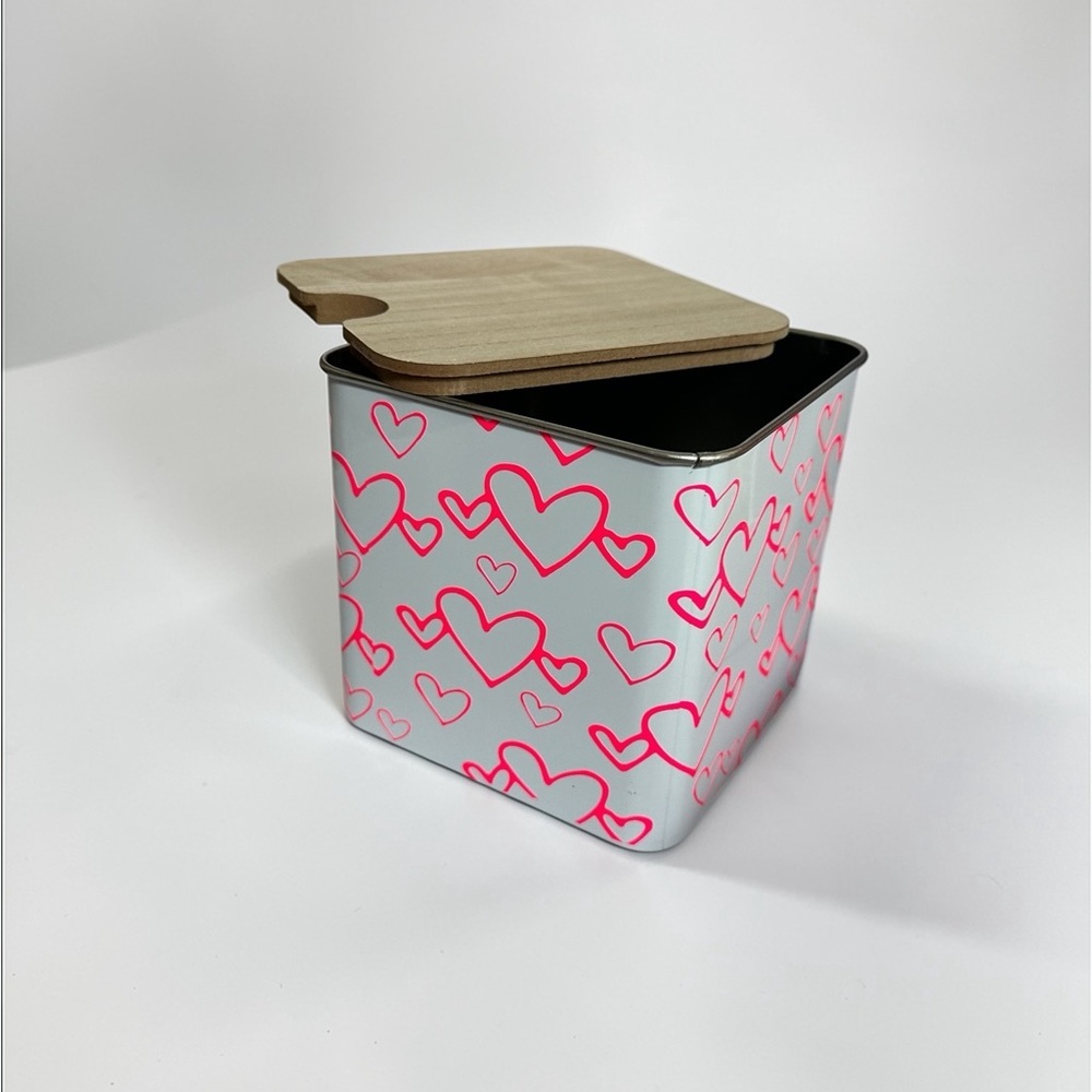 Heart Patterned Storage Tin with Wooden Lid - Picture 4 of 7